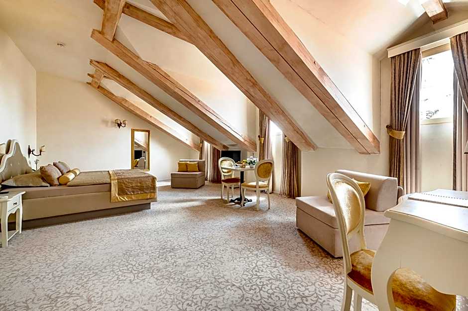 Photo 1 of 14 of Junior Suite