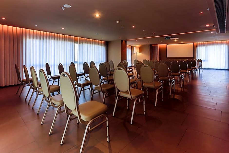 Golden Tulip São João da Madeira Hotel