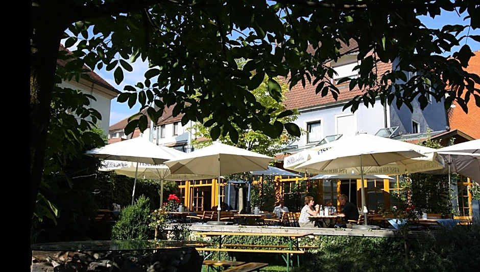 Karpfenhotel & Herrenhaus im Gasthaus Sindel-Buckel
