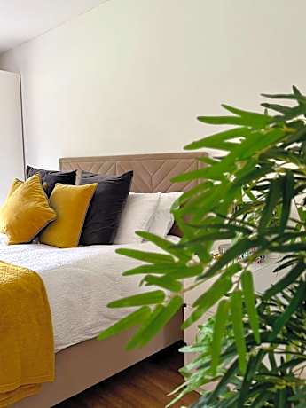 Forest Path Apartment Quiet Countryside Retreat with Sauna, Sleeps 4
