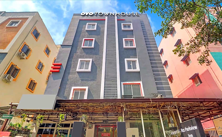 Super Oyo Townhouse 1148 Rcc Park View Inn