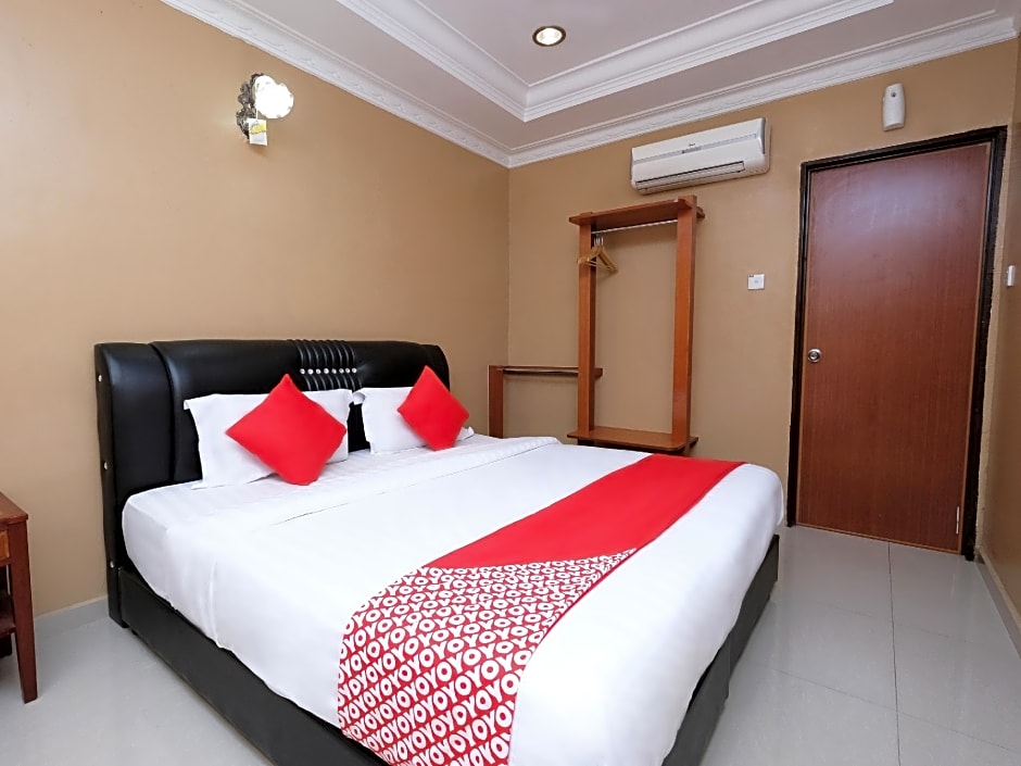 Super OYO 707 Ayuni Hotel