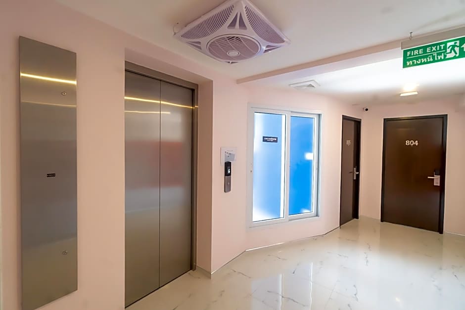 Spark Hotel - MRT Queen Sirikit