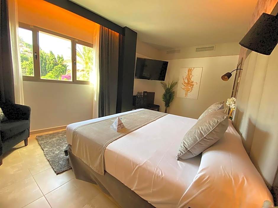 ON ALETA ROOM designed for adults