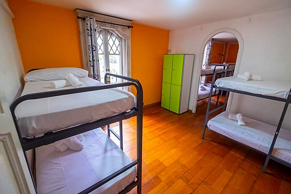 Diagonal House Hostel