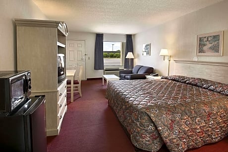 1 King Bed Mobility Accessible Room Non-Smoking