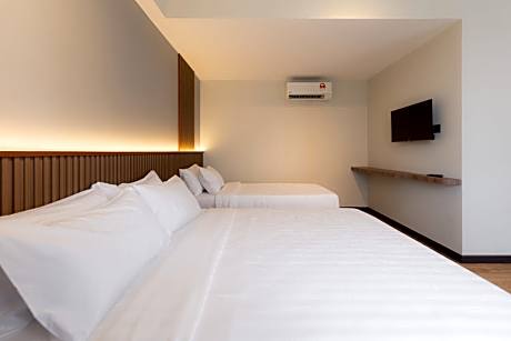 Triple Room with City View