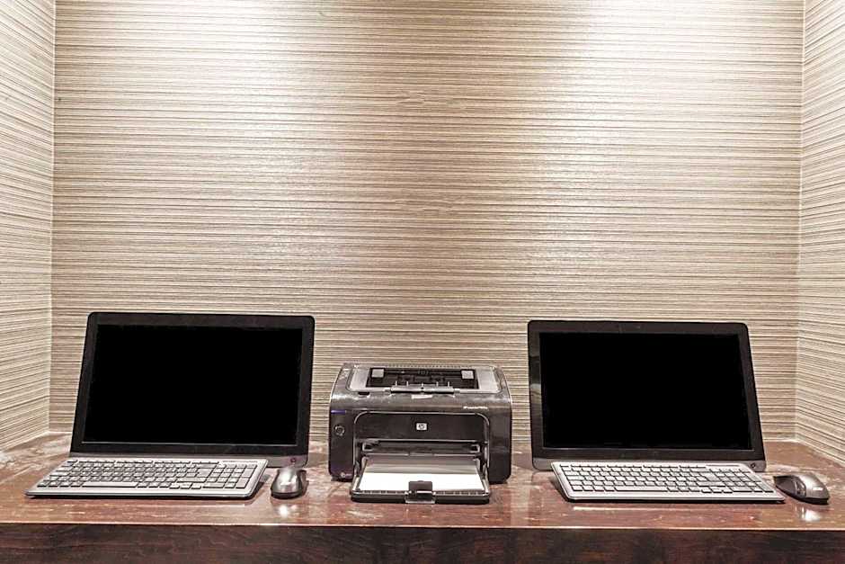 Ramada by Wyndham Ottawa On The Rideau