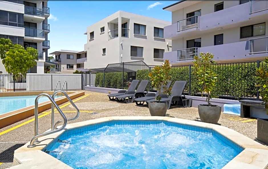Aqualine Apartments On The Broadwater