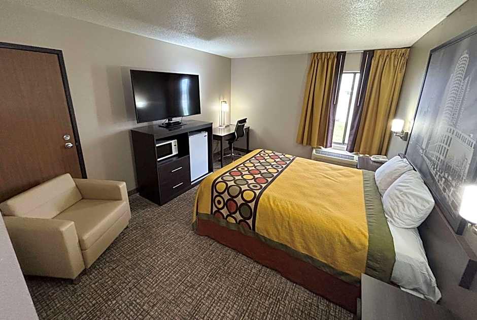 Super 8 by Wyndham Marshall