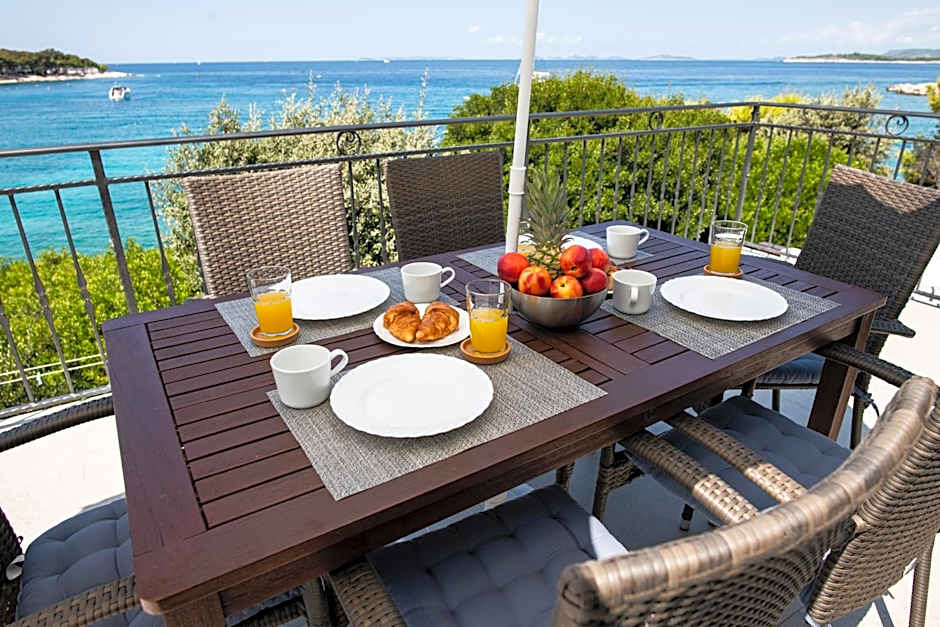 Captain's House Primošten - feel the sea