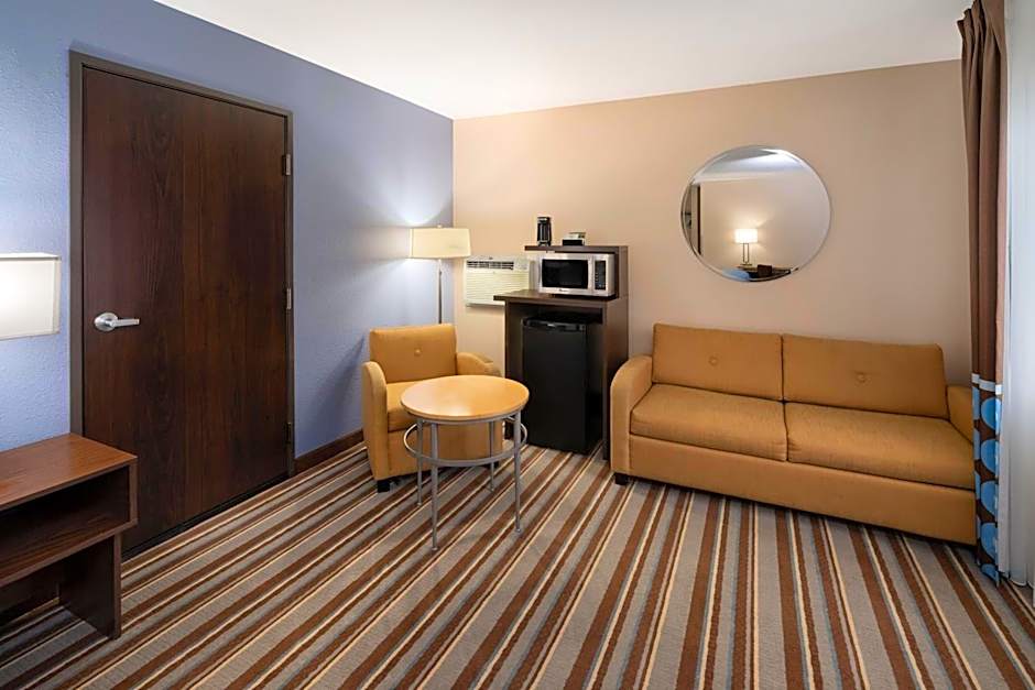 Super 8 by Wyndham Longmont/Twin Peaks
