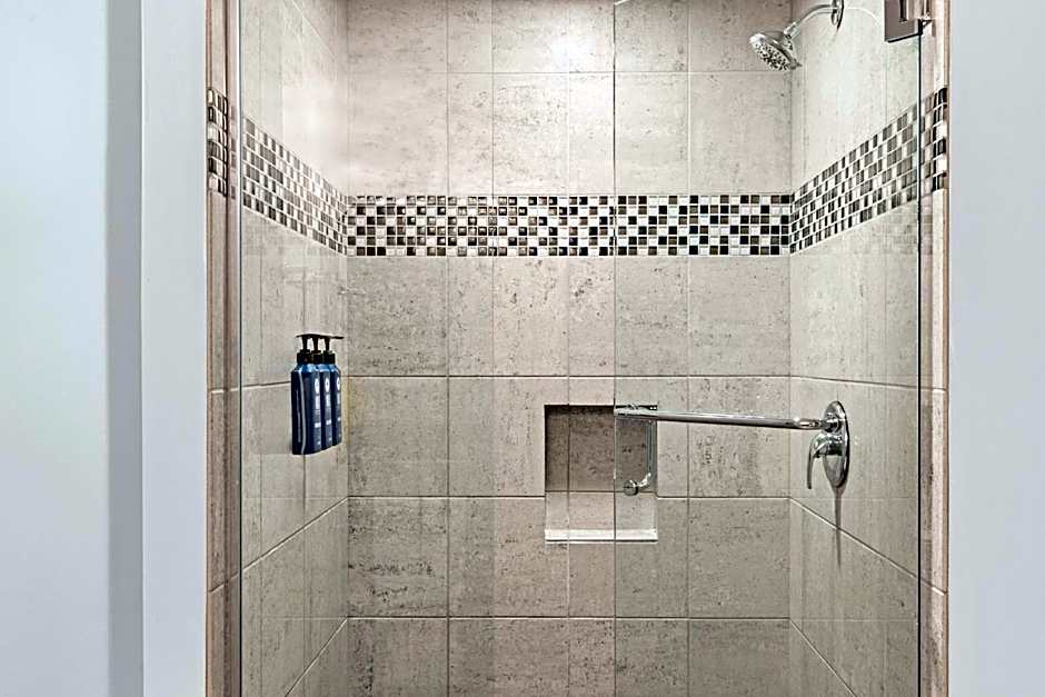 Deluxe Union Square Suites
