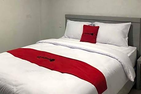 RedDoorz near RS USU Medan 3