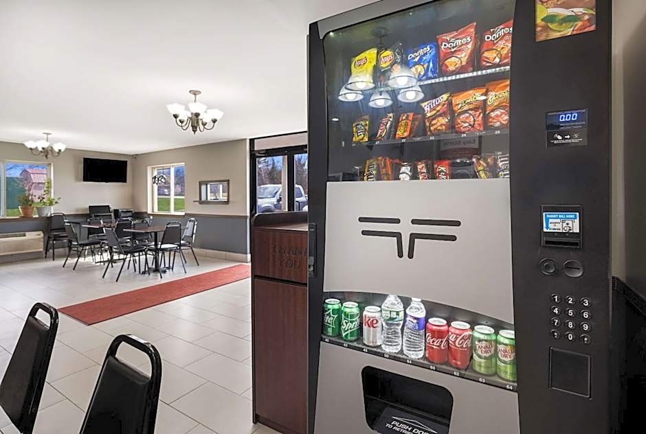 Econo Lodge Inn & Suites Canandaigua - Fingers Lake Area