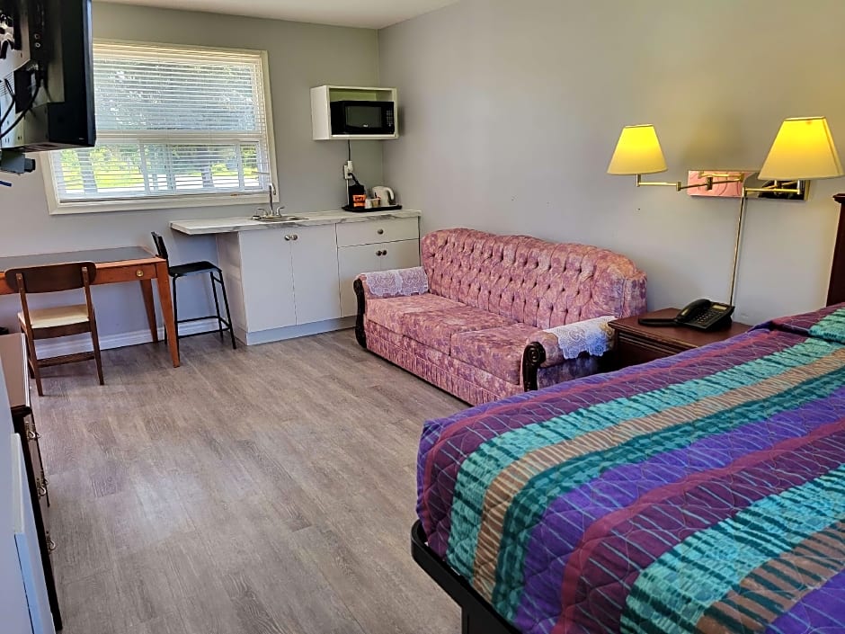 Photo 1 of 5 of 1 Queen Bed with Sofabed
