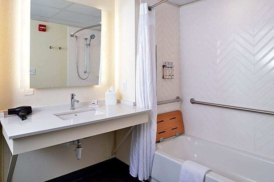 Holiday Inn Hotel & Suites Overland Park-Convention Center By IHG