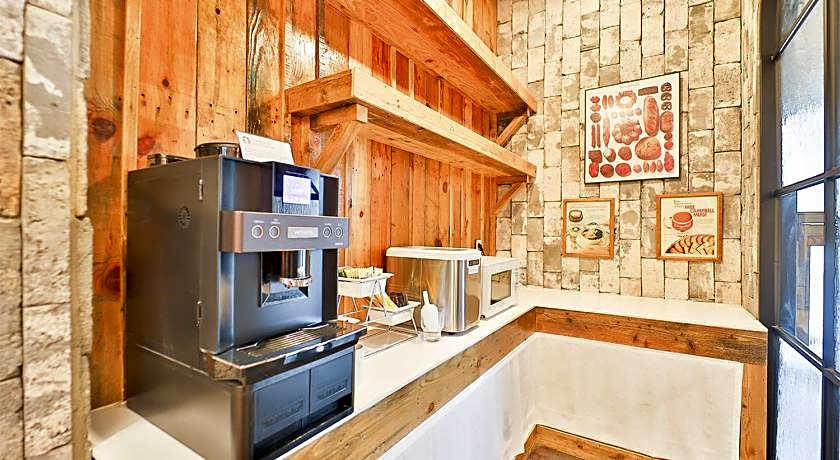 February Boutique Hotel Hwanggeum