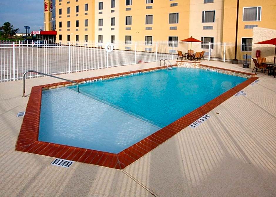 Red Roof Inn & Suites Beaumont