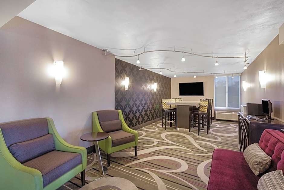 La Quinta Inn & Suites by Wyndham Binghamton - Johnson City