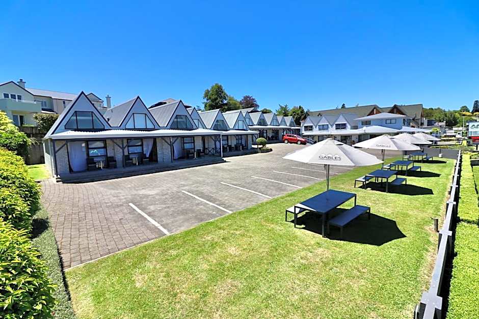 Gables Lakefront Motel