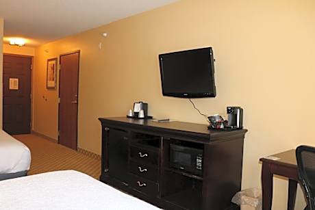 Queen Room with Two Queen Beds - Pet Friendly/Disability Access/Non-Smoking
