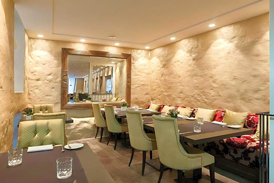 Rixwell Collection Savoy Boutique Hotel