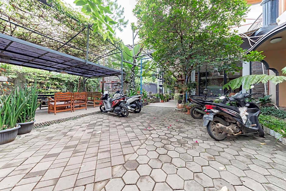 Urbanview Hotel Villa Surya Bandung