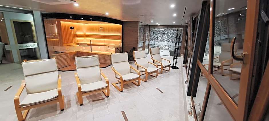 Paradise Hotel & Relax Center