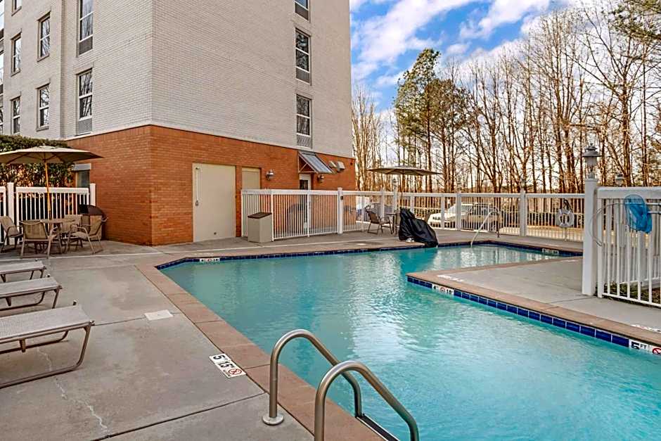Comfort Suites near Birkdale Village - Huntersville