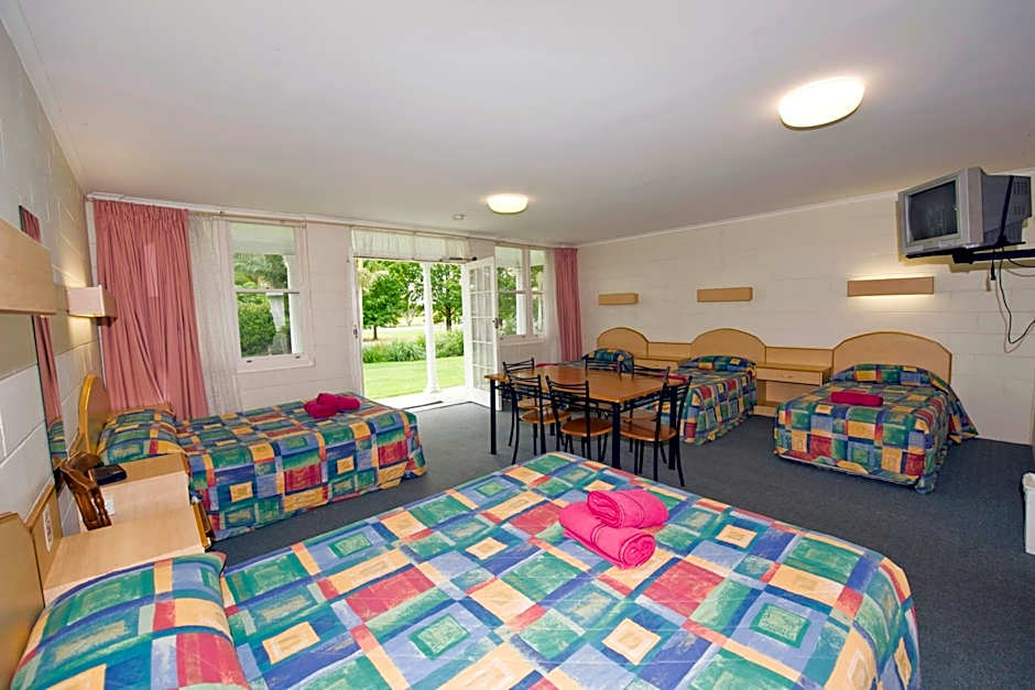 Colonial Court Motor Inn