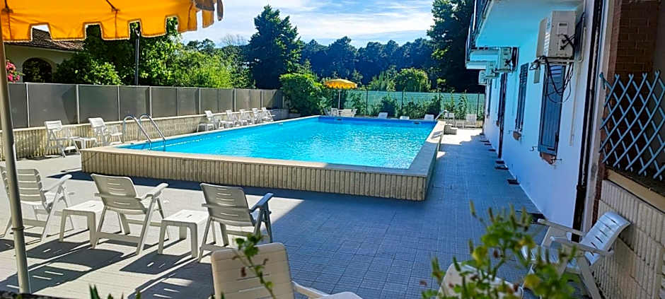 B&B Promenade Hotel Simple con Piscina