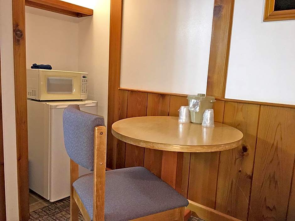 Park Motel and Cabins