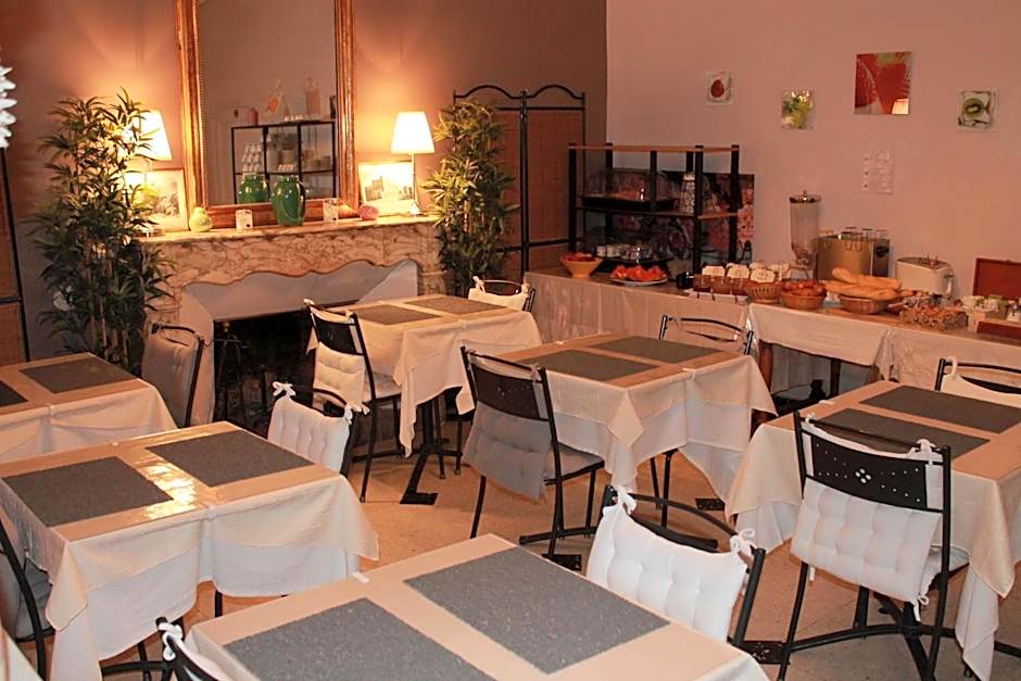 Hôtel et Restaurant Le Manoir - Echangeur A7-A9 - 24h-24h