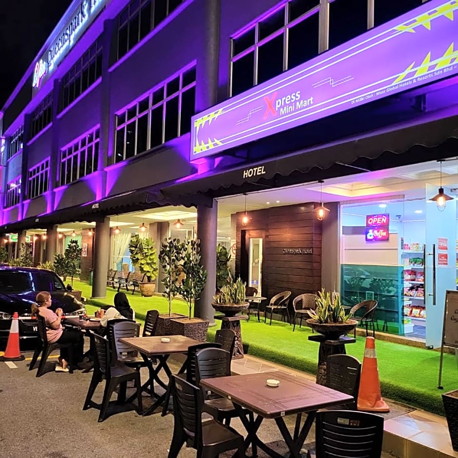 Queenspark Lovita Hotel