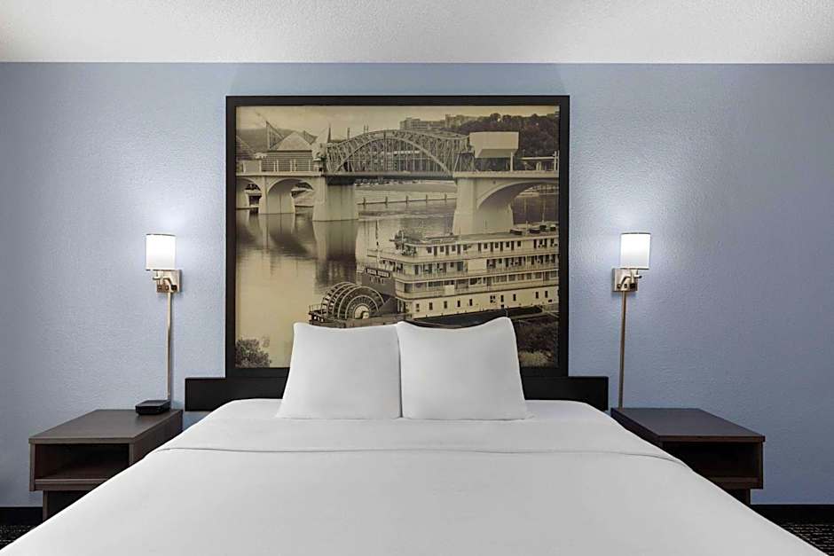 Super 8 by Wyndham Paducah I-24 Exit 4