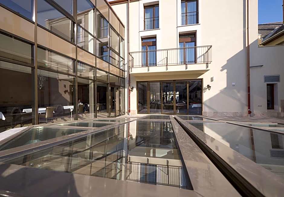 Hotel Merops Mészáros