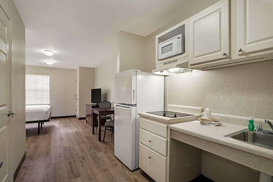 Suburban Studios Denver Central-Arvada