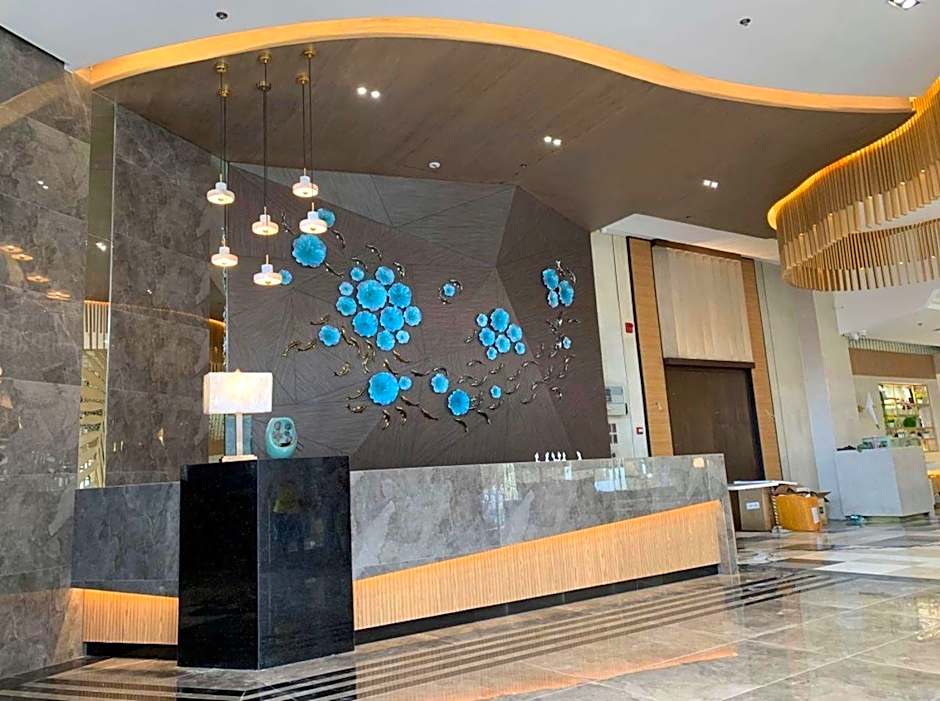 J7 Plaza Hotel
