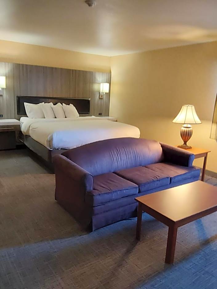Lavissh Inn and Suites