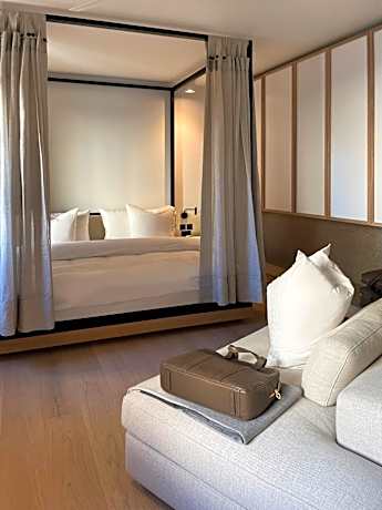 Three-Bedroom Deluxe Apartment