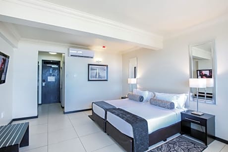 Deluxe Twin Room - Front Sea Facing
