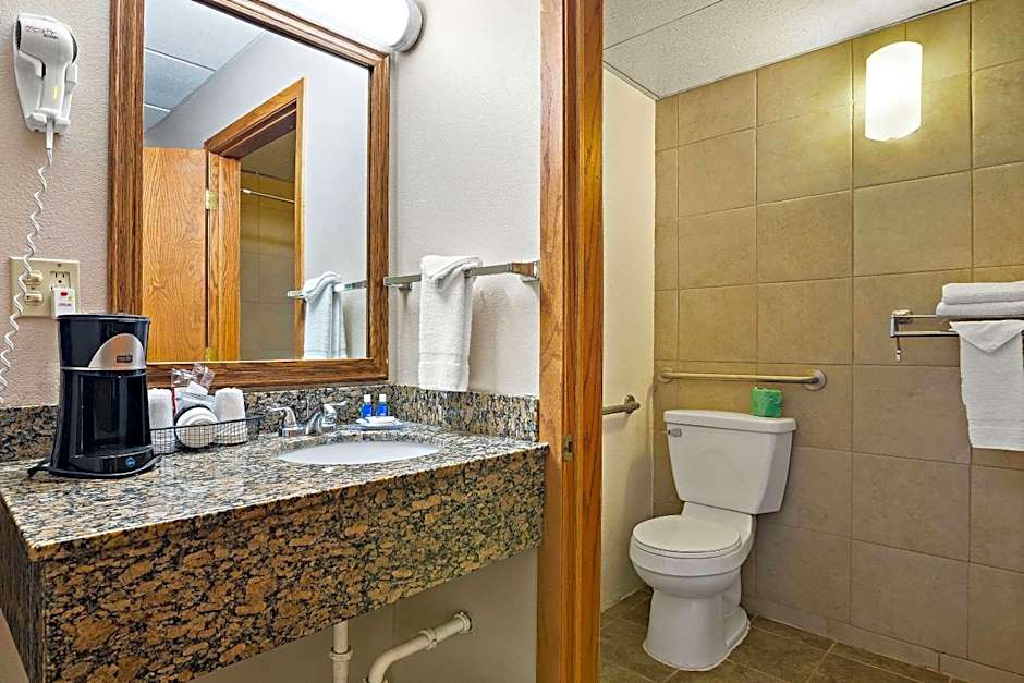 Rodeway Inn McPherson East