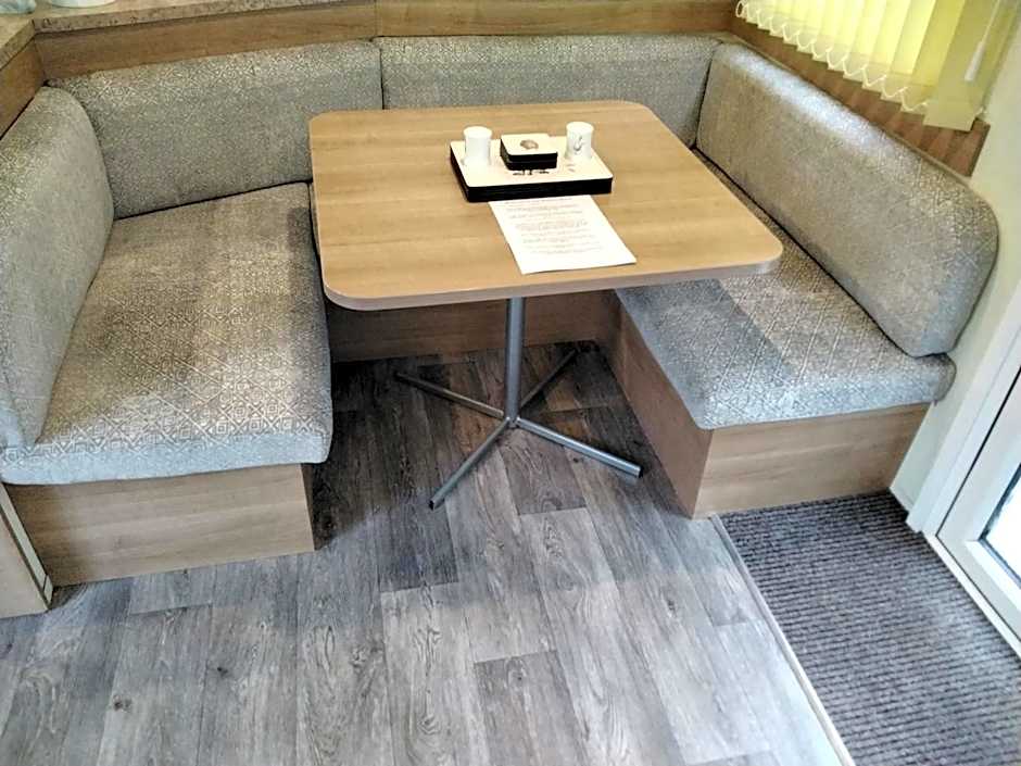 19 Laurel Close Highly recommended 6 berth holiday home with hot tub in prime location