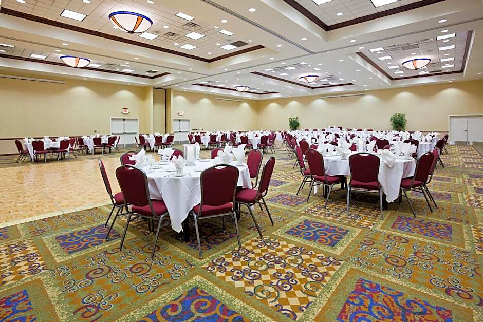 Holiday Inn Conference Center Marshfield By IHG