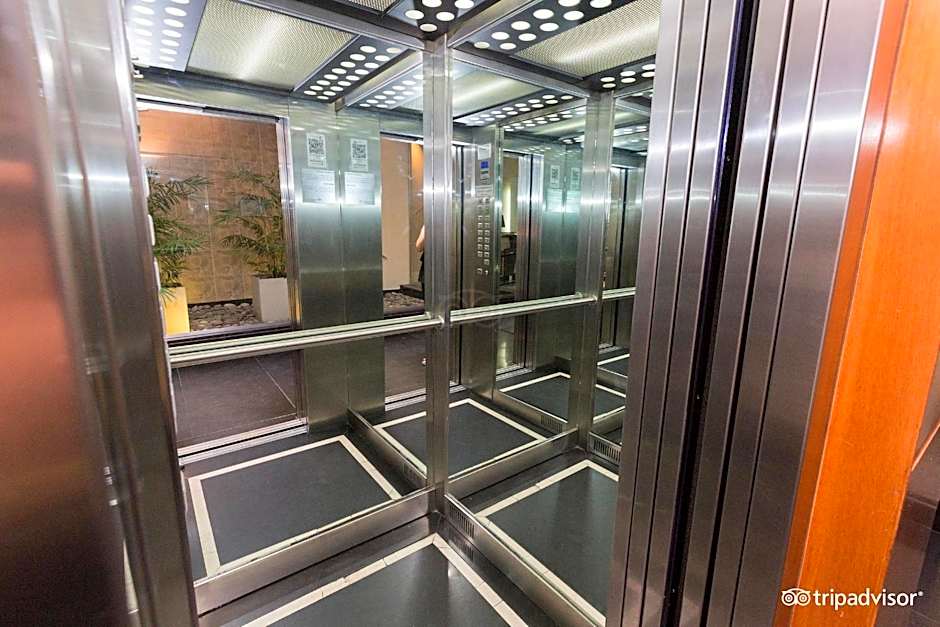 Recoleta Uriburu by Ayres