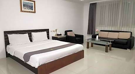 Townhouse Oak Vera Hotel Near Clark International Airport