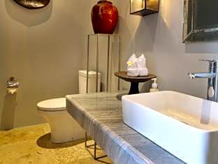 Room & Vespa Suite 1