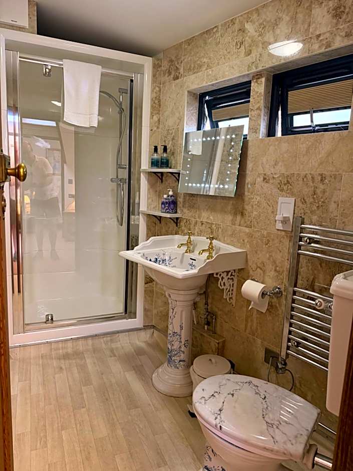 Oakwood Bed and Breakfast Heathrow