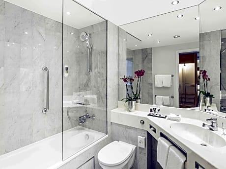 Standard room with double bed